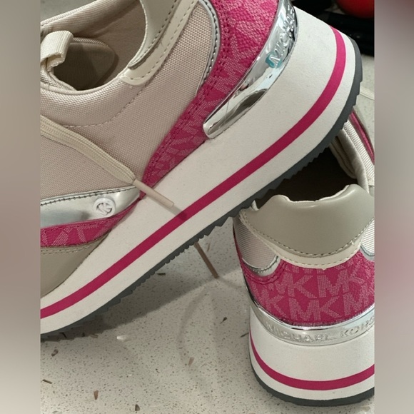 Michael Kors
Mariah low-top sneakers - Picture 2 of 7